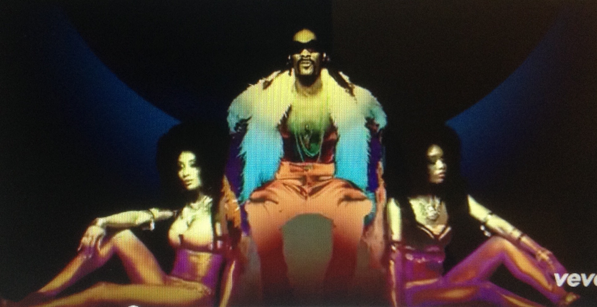 WATCH Snoop Dogg Releases New Video For "Peaches N Cream" Featuring
