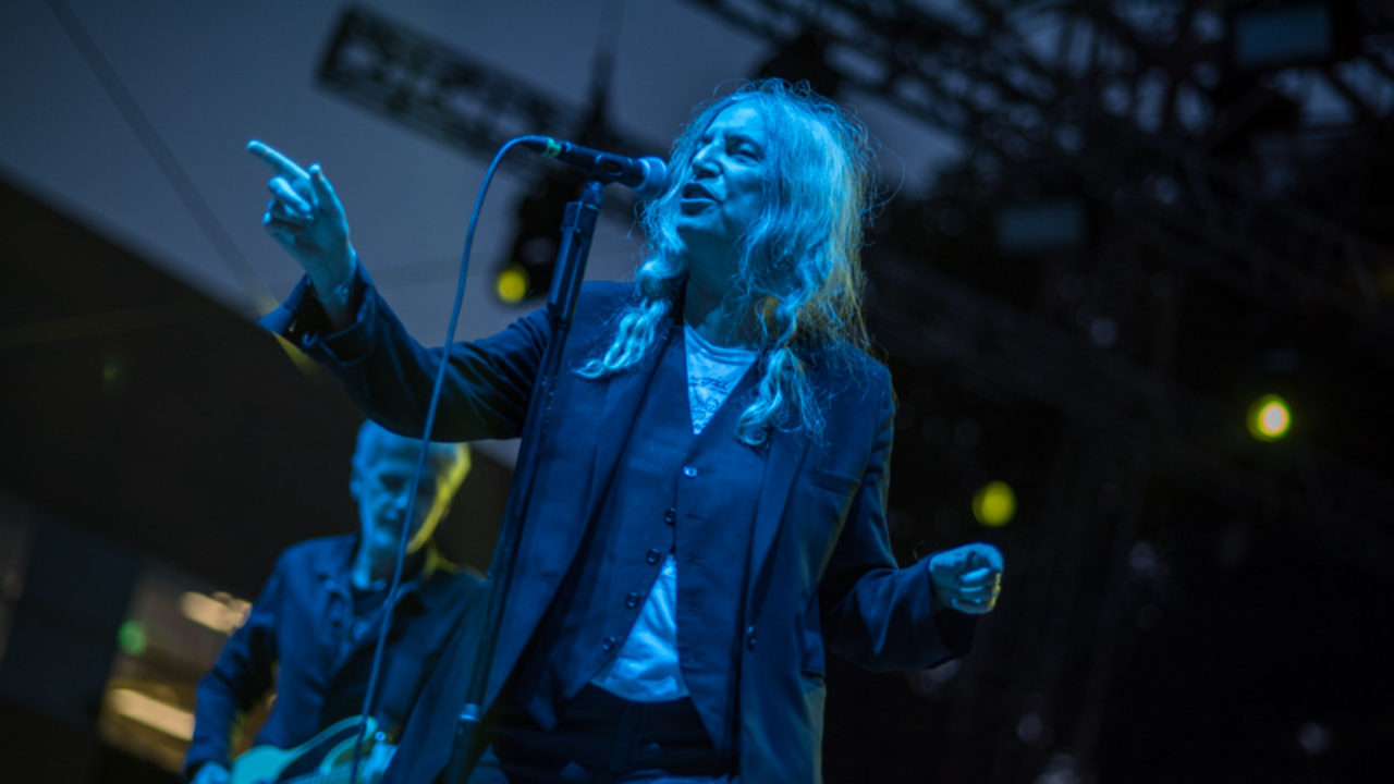 Patti Smith Health And Bon Iver Awe The Crowds On First Day Of Beach Goth 2016 Mxdwn Music - beach baby bom iver roblox id