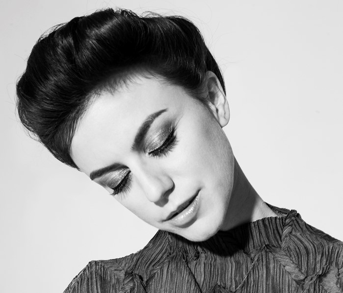 Deradoorian Releases New Song 