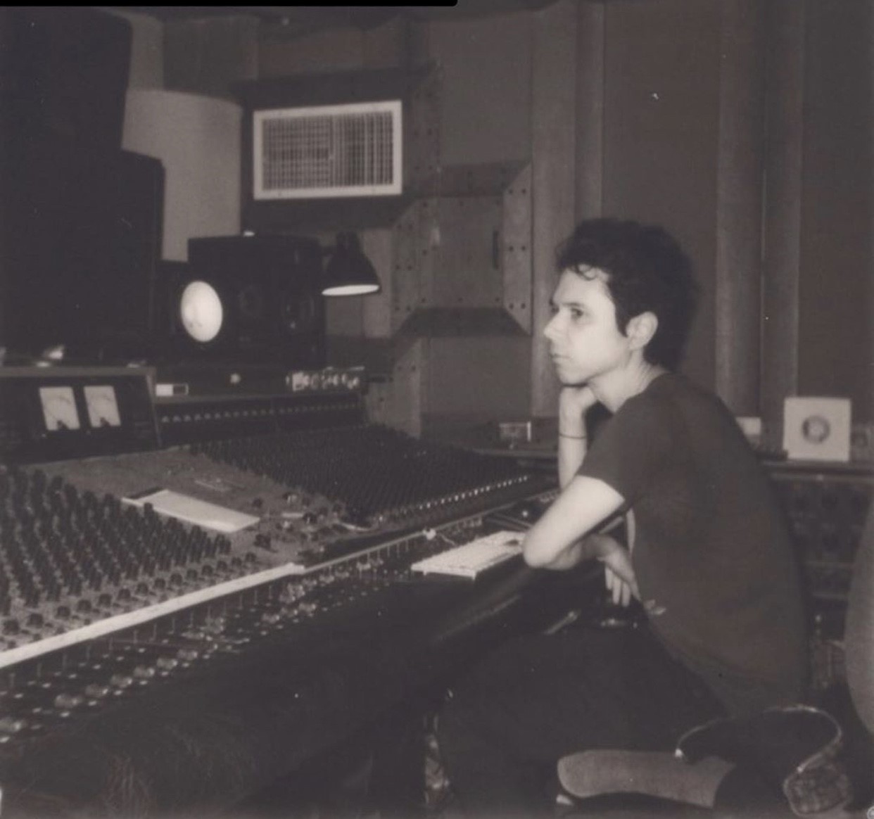 mxdwn PREMIERE: Nick Zinner Shares Ominous New Song 